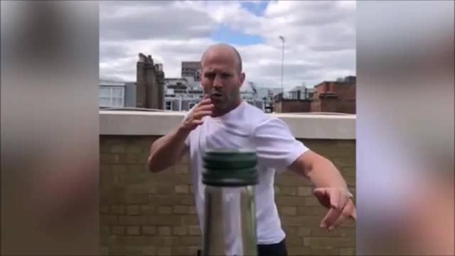 Bottle cap challenge, anche Jason Statham ce la fa Video Gazzetta.it
